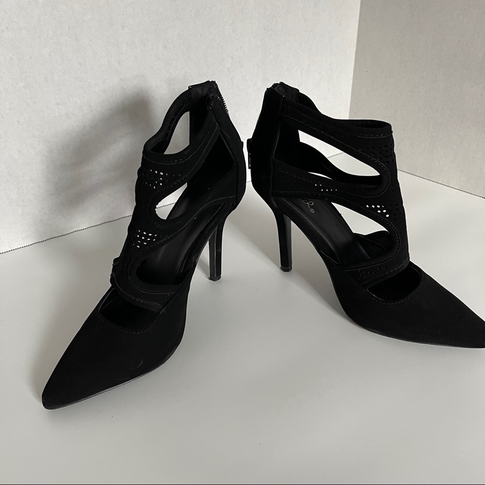 Qupid Black Heels Size 6.5